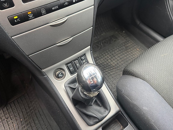 Toyota Corolla 13 of 18