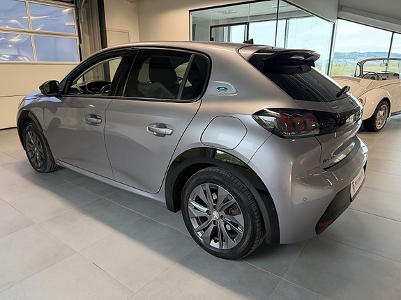 Peugeot 208 4 of 16