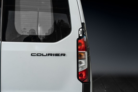 Ford Transit Courier 8 of 27