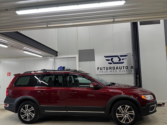 Volvo XC70 2 of 27