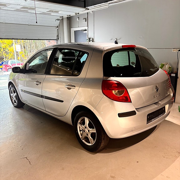Renault Clio 6 of 8