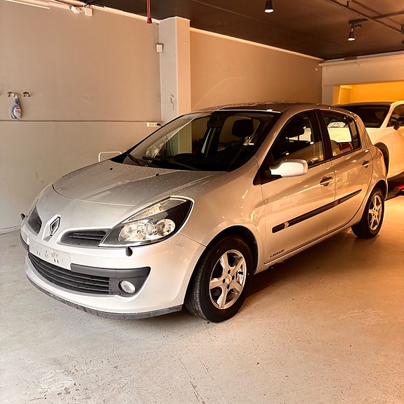 Renault Clio 7 of 8