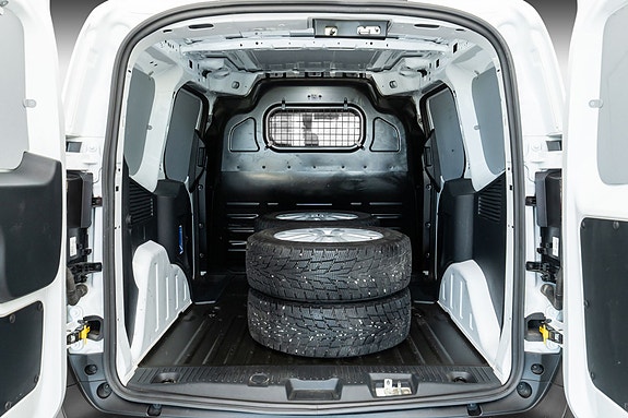 Ford Transit Courier 27 of 27