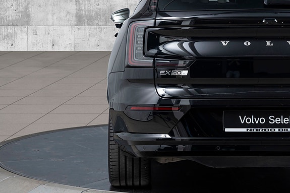 Volvo EX90 10 of 30