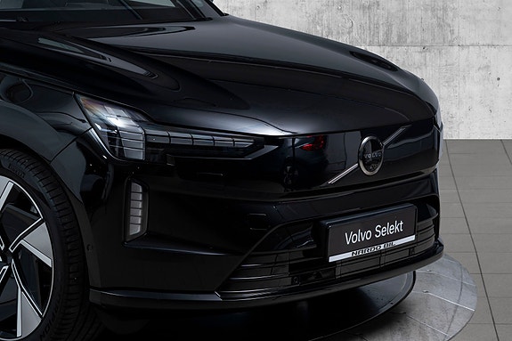Volvo EX90 2 of 30