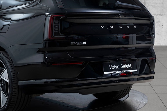 Volvo EX90 8 of 30