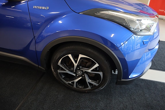 Toyota C-HR 5 of 30