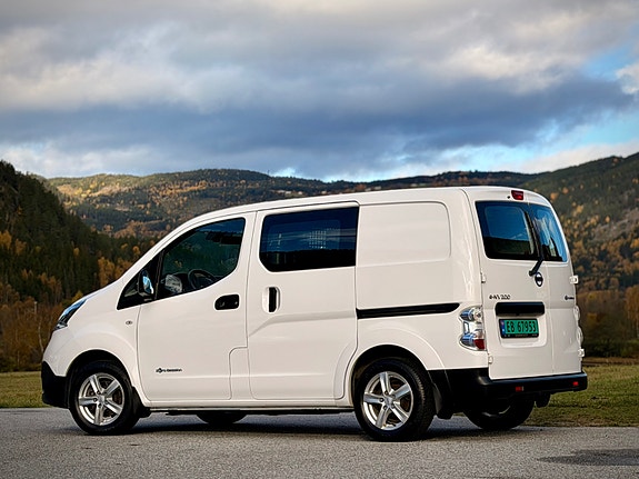 Nissan e-NV200 2 of 28