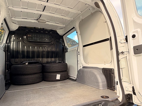 Nissan e-NV200 15 of 28