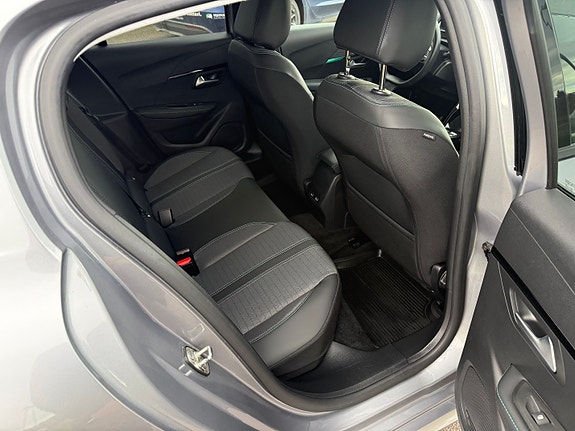 Peugeot e-208 18 of 24
