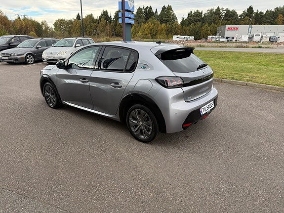 Peugeot e-208 7 of 24