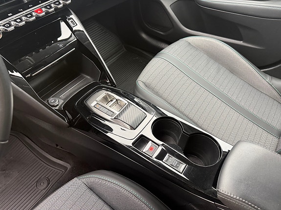 Peugeot e-208 12 of 24