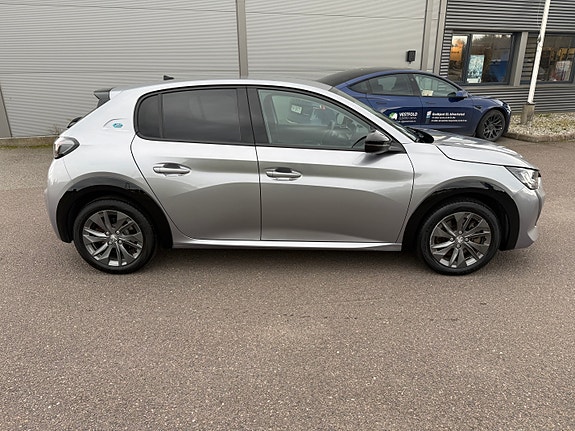 Peugeot e-208 4 of 24