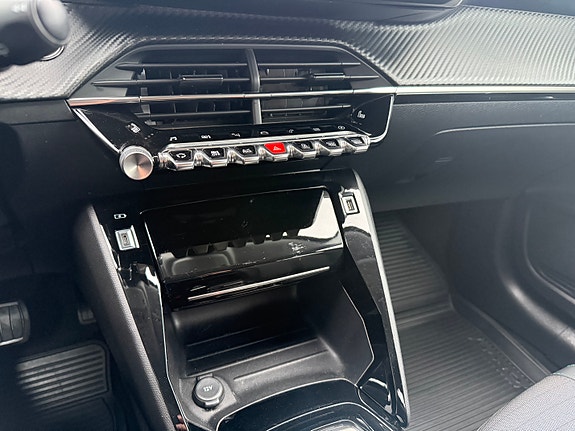 Peugeot e-208 24 of 24