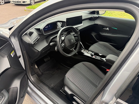 Peugeot e-208 10 of 24
