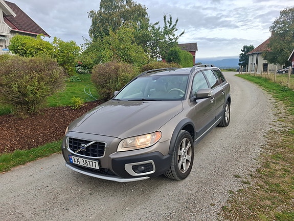 Volvo XC70 9 of 13