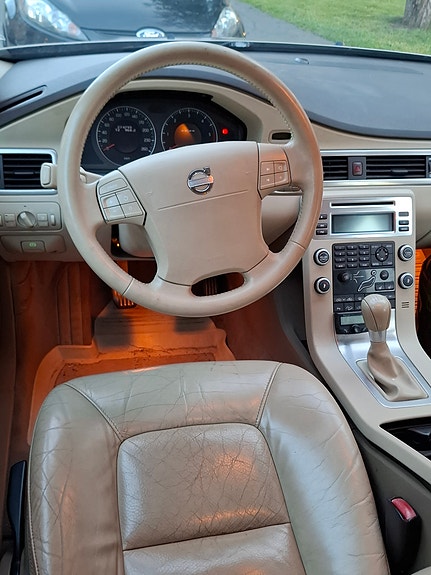 Volvo XC70 13 of 13