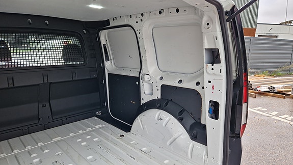 Volkswagen Caddy 17 of 30