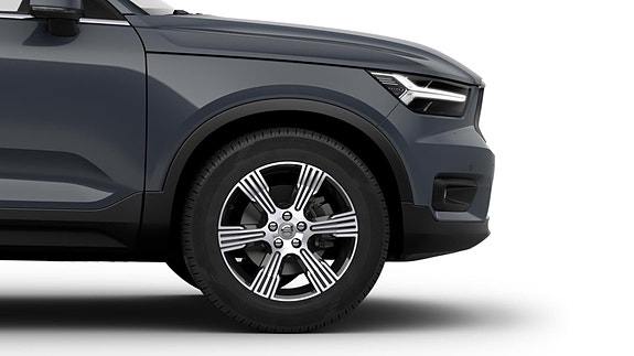 Volvo XC40 10 of 16