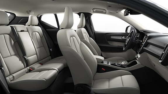 Volvo XC40 11 of 16