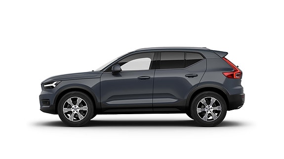 Volvo XC40 2 of 16