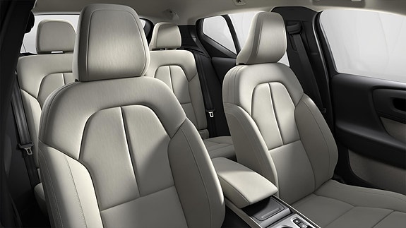 Volvo XC40 13 of 16