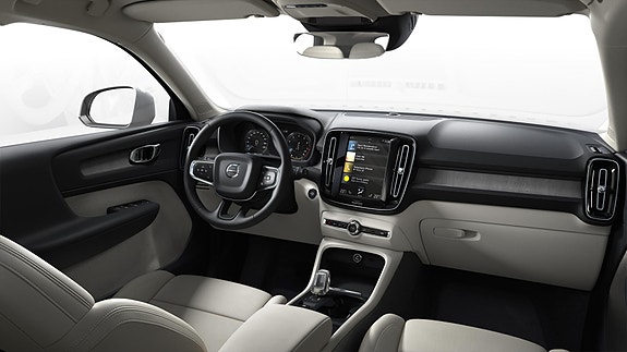 Volvo XC40 12 of 16