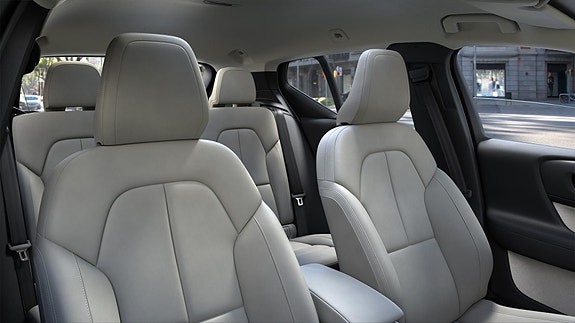 Volvo XC40 15 of 16