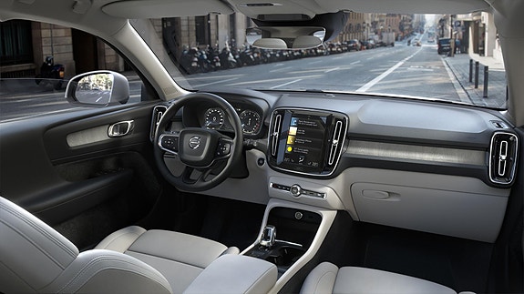 Volvo XC40 14 of 16
