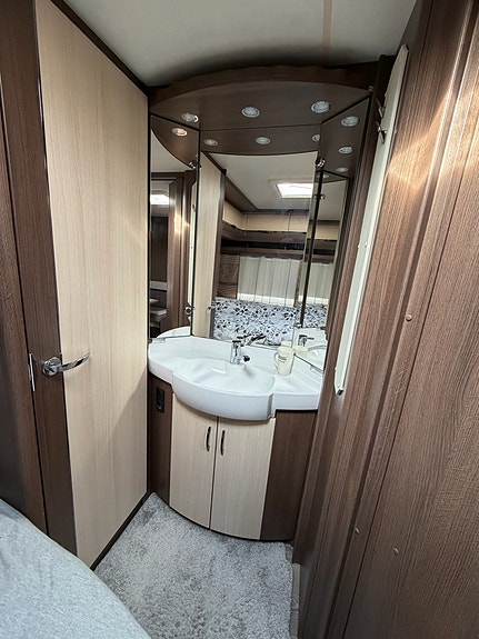 Hobby 720 UKFE Prestige med spikertelt og platting 25 of 26