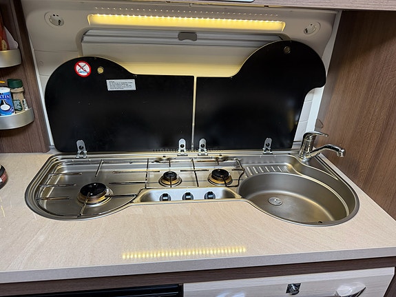 Hobby 720 UKFE Prestige med spikertelt og platting 19 of 26