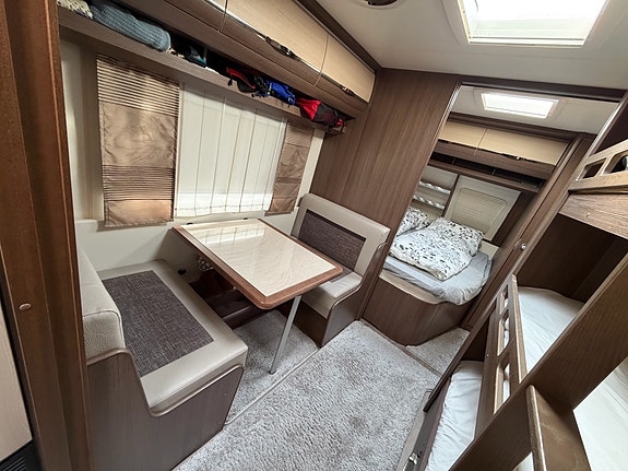 Hobby 720 UKFE Prestige med spikertelt og platting 20 of 26