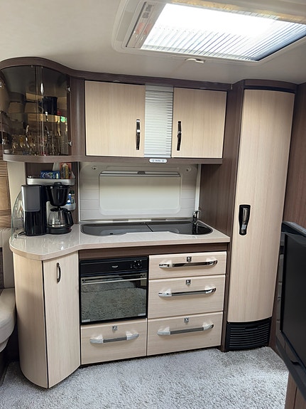 Hobby 720 UKFE Prestige med spikertelt og platting 17 of 26