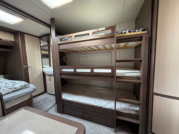 Hobby 720 UKFE Prestige med spikertelt og platting 22 of 26