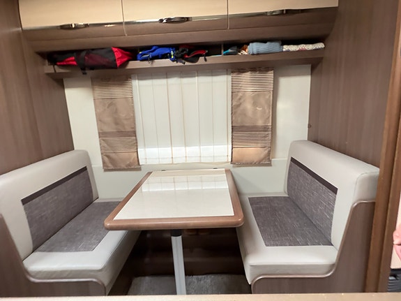 Hobby 720 UKFE Prestige med spikertelt og platting 21 of 26