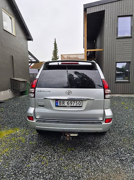 Toyota Land Cruiser 3 of 7