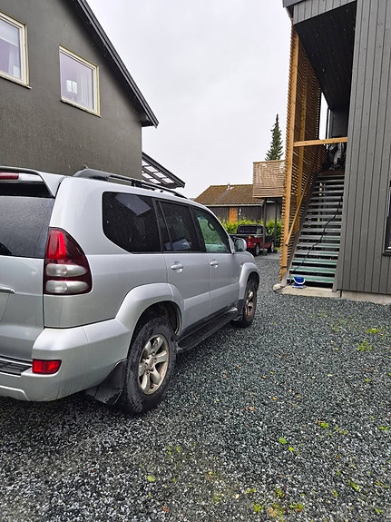 Toyota Land Cruiser 2 of 7