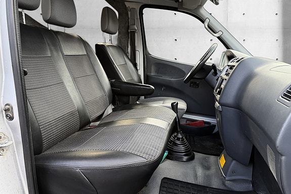 Toyota HiAce 10 of 23