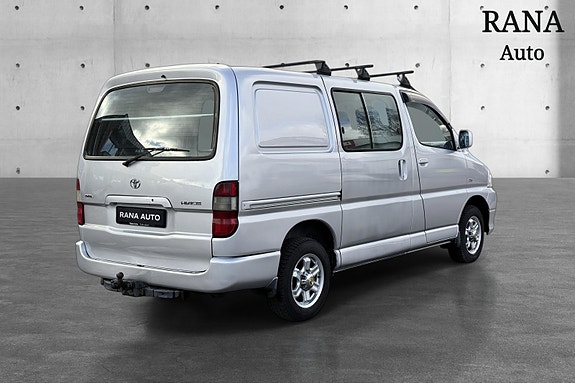 Toyota HiAce 6 of 23