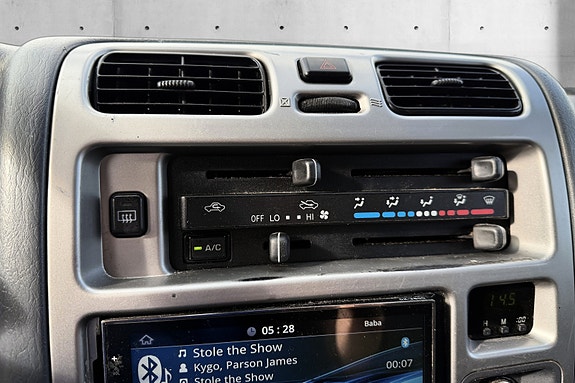 Toyota HiAce 15 of 23