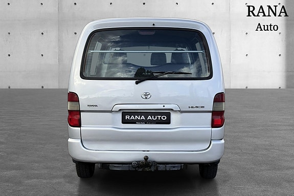Toyota HiAce 4 of 23