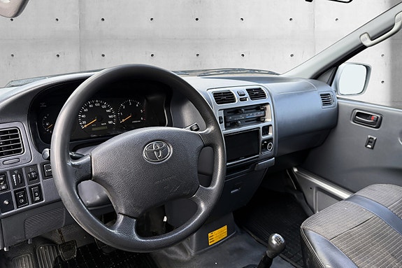 Toyota HiAce 11 of 23