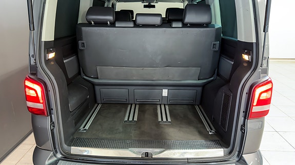 Volkswagen Multivan 11 of 30