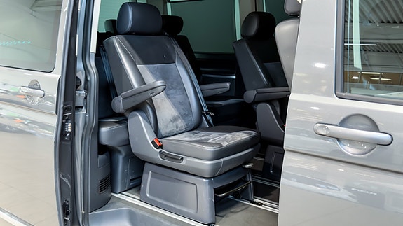 Volkswagen Multivan 13 of 30