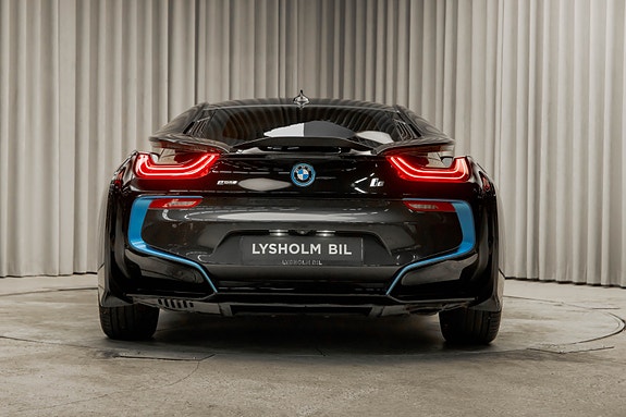 BMW i8 16 of 30