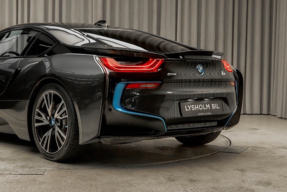BMW i8 12 of 30