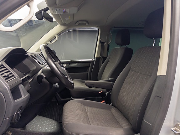 Volkswagen Caravelle 30 of 30
