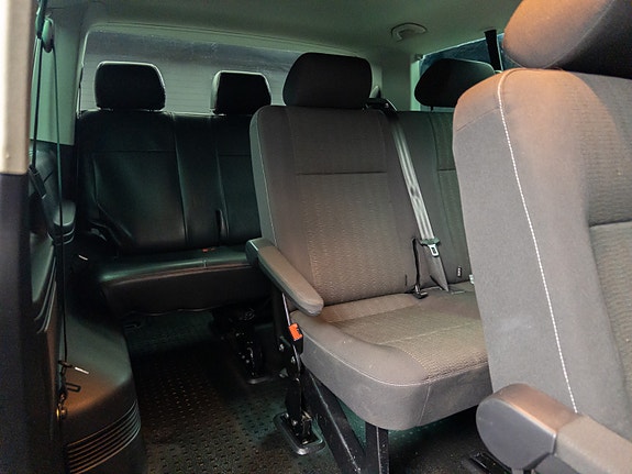 Volkswagen Caravelle 22 of 30