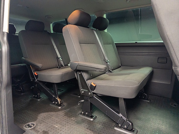 Volkswagen Caravelle 21 of 30