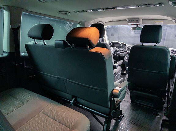 Volkswagen Caravelle 23 of 30